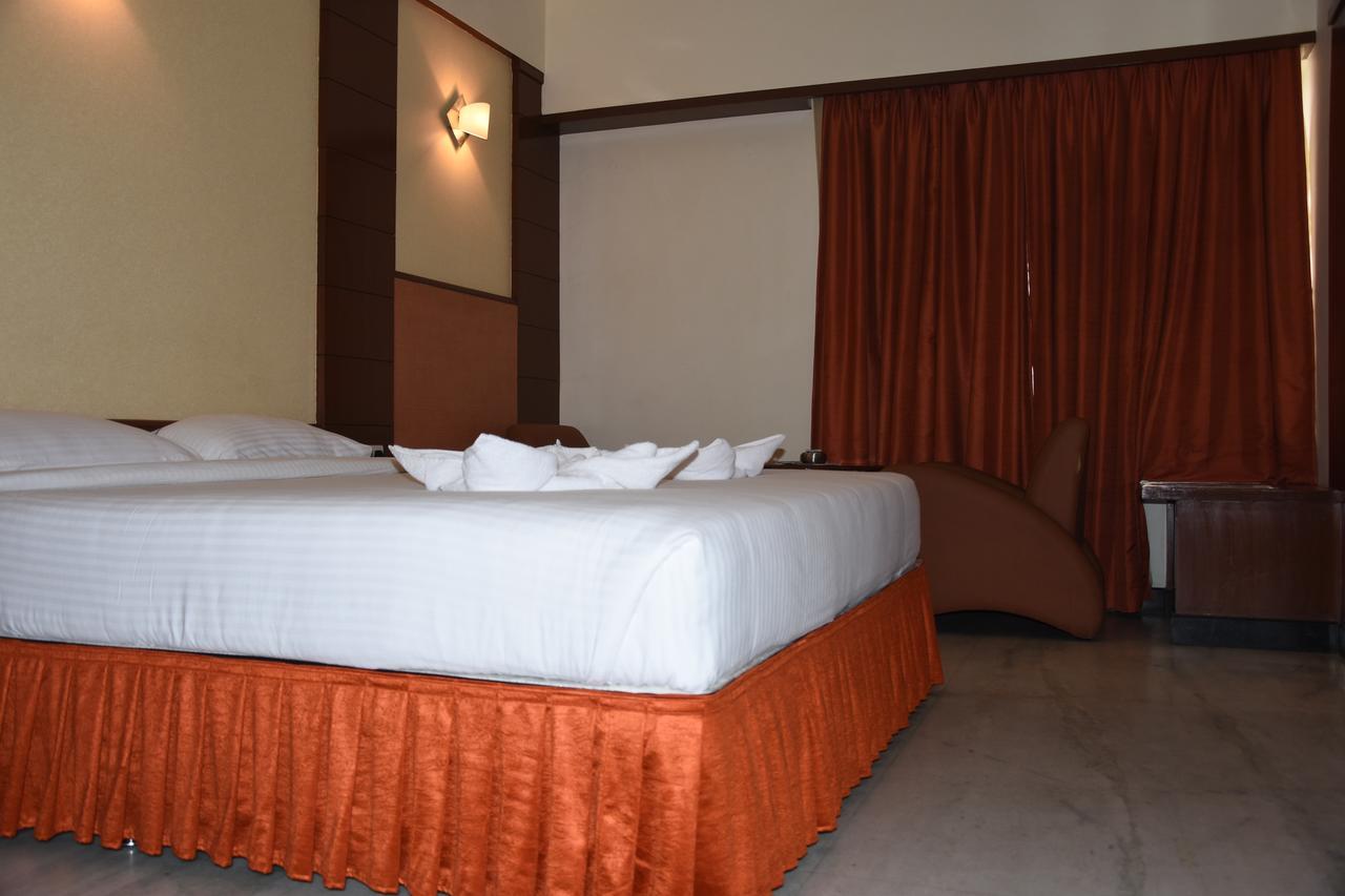 Ulo Chennai Deluxe Hotel Exterior photo