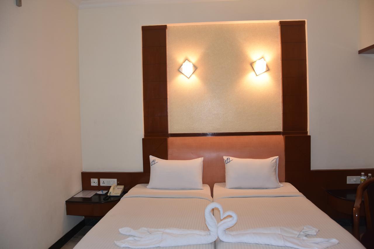 Ulo Chennai Deluxe Hotel Exterior photo