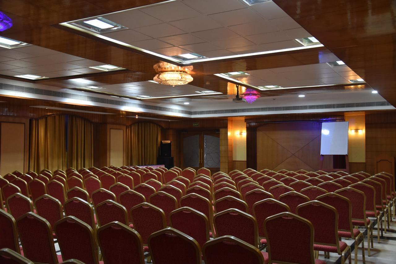 Ulo Chennai Deluxe Hotel Exterior photo