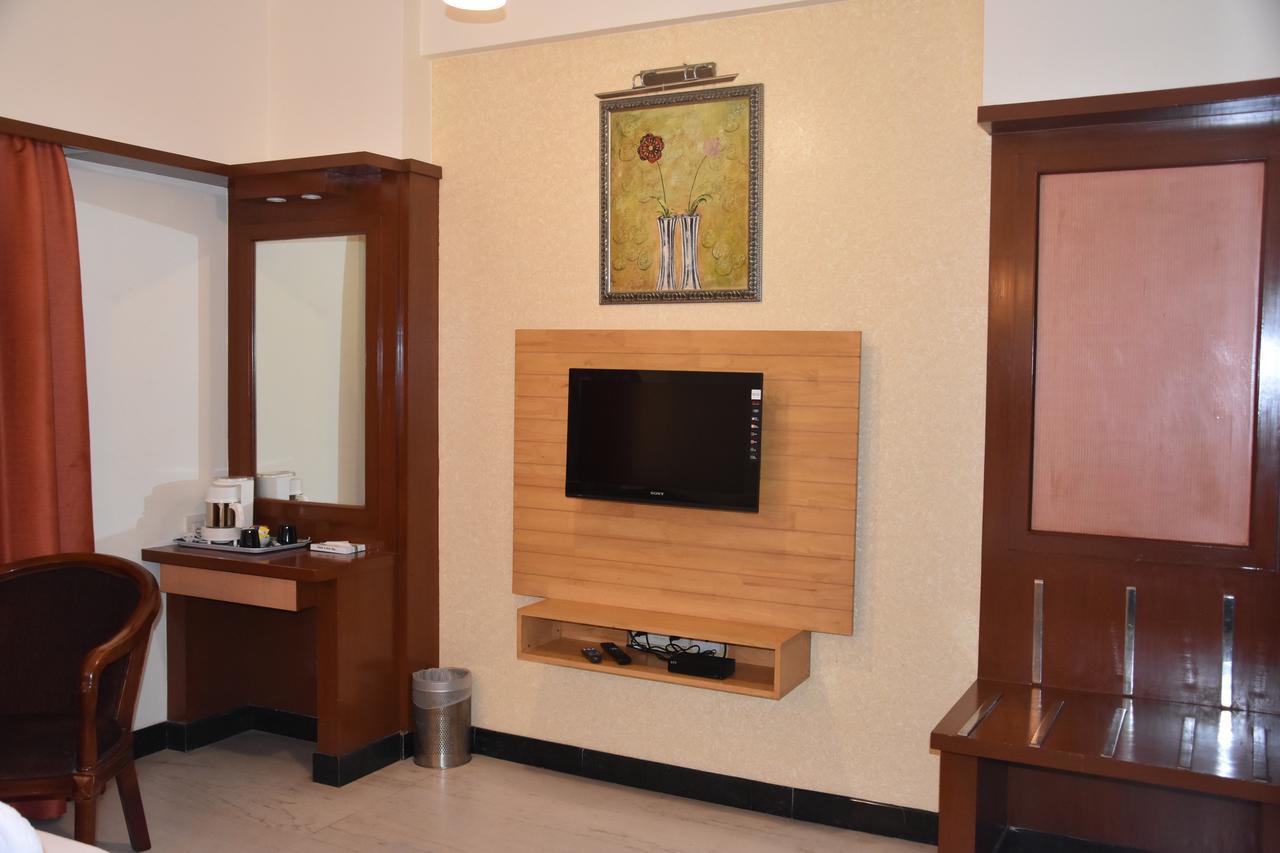 Ulo Chennai Deluxe Hotel Exterior photo